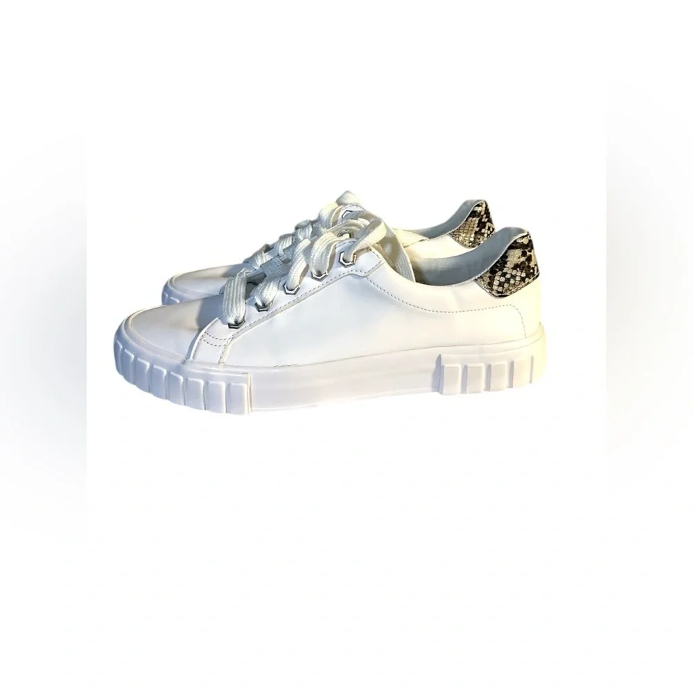 Bershka White and Brown Sneakers Sz/9 US- / 39 EU.